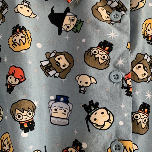 Harry Potter print top. Front tie at bottom - Picture 6 of 7